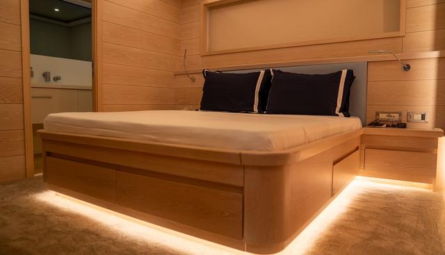 AQUILA yacht for sale 12