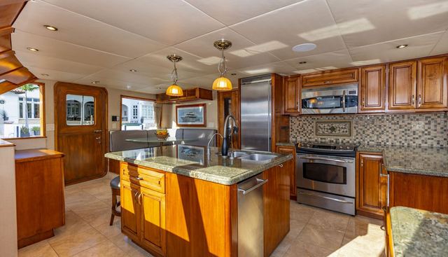 EMPIRE SEA yacht for sale 12