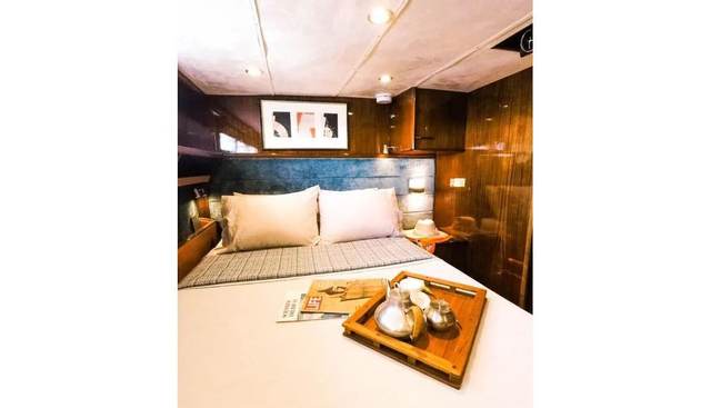 New School yacht for sale 39
