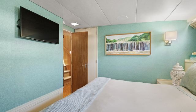 Adventurer yacht for sale 25