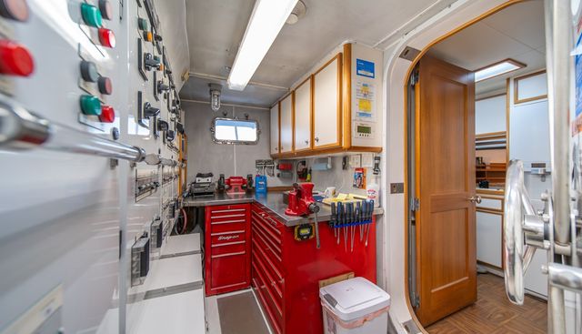 ESCAPE OF LONDON yacht for sale 58