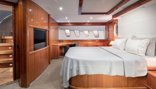 SPACE ODDITY yacht for sale 33