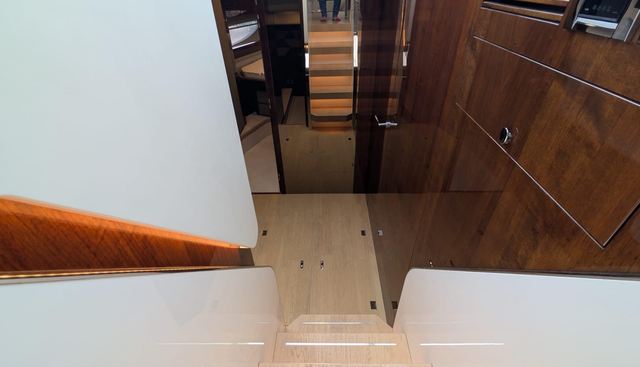 Tender Garage & Hi/Lo Swimplatform yacht for sale 74