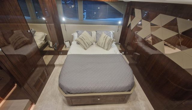 Seakeeper Gyro yacht for sale 38