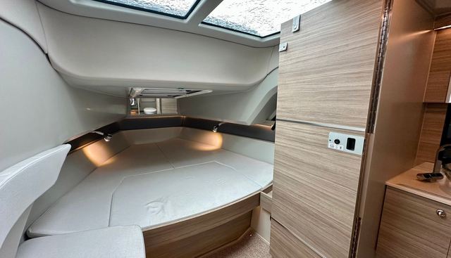 GEE WHIZZ yacht for sale 28