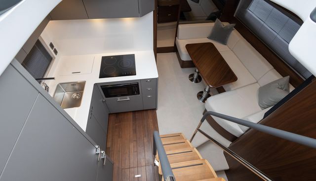 V50943 yacht for sale 12