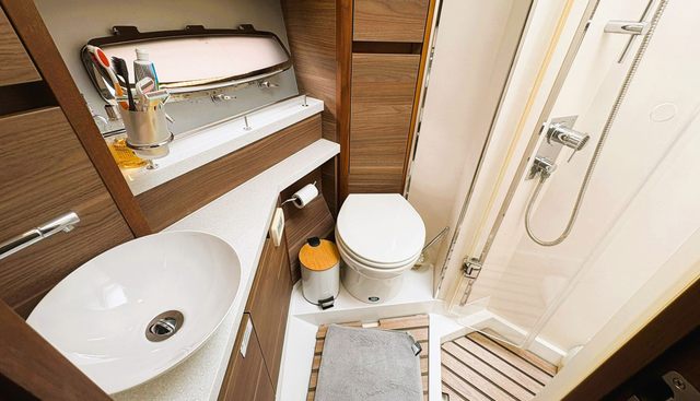 F380 yacht for sale 22