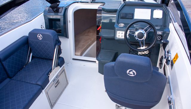 Parker 630 DC yacht for sale 35