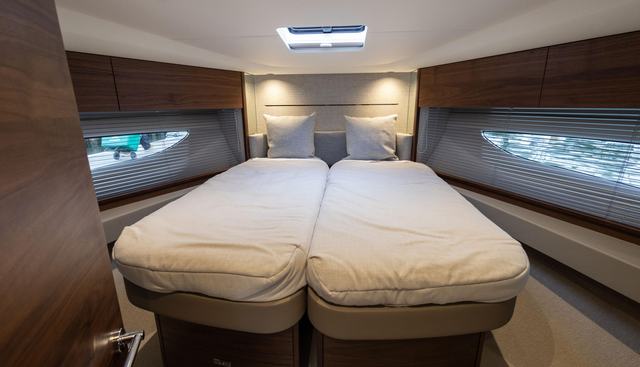 V50943 yacht for sale 83
