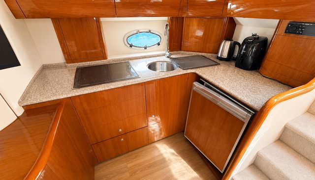 Footloose yacht for sale 15