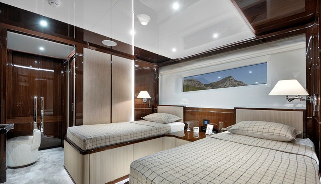 LAZZARA UHV 100 yacht for sale 27