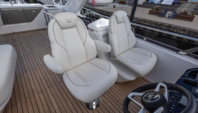 F58015 yacht for sale 13