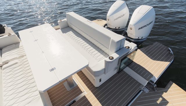 320GTO-798 yacht for sale 7