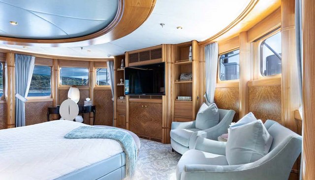 VIBRANCE yacht for sale 15