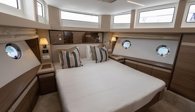 GL45FLY-76 yacht for sale 82