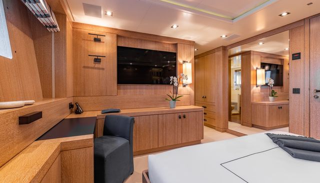 BELONGERS yacht for sale 33