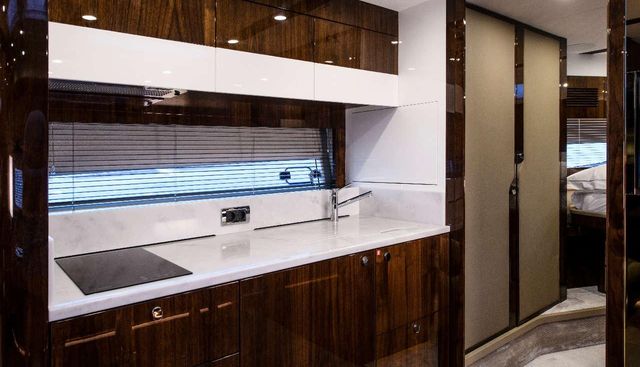 Tender Garage & Hi/Lo Swimplatform yacht for sale 15