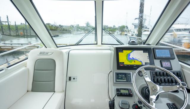 Boston Whaler 285 yacht for sale 15