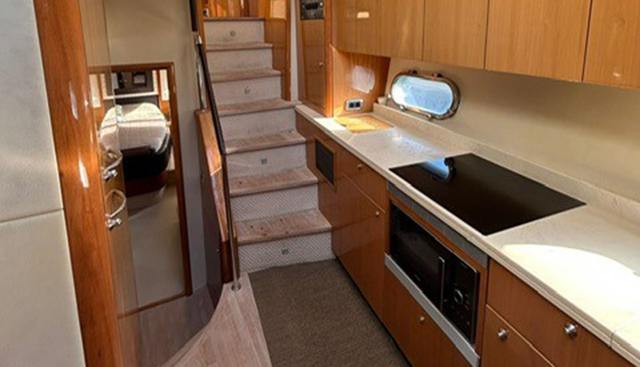 CHAMPAGNE yacht for sale 17
