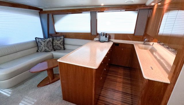 FARMERS DAUGHTER yacht for sale 9