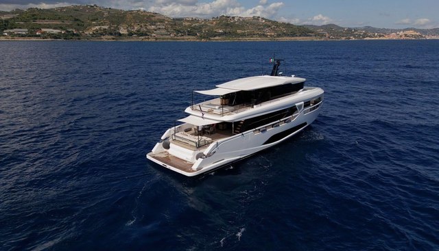 FERRETTI INFYNITO 90 yacht for sale 5