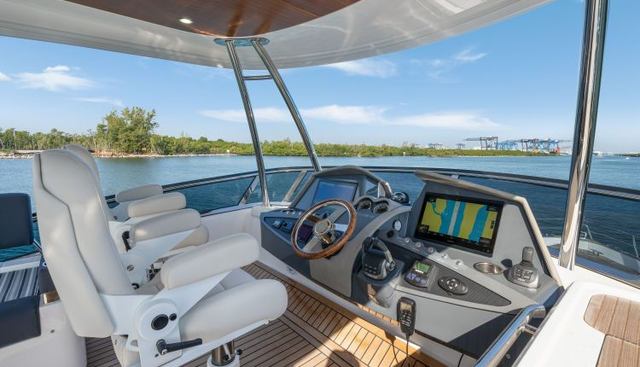 54 DAYBRIDGE yacht for sale 38