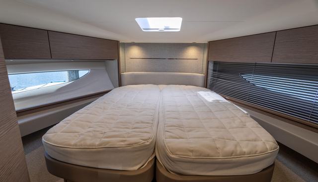 V50960 - 3 CABIN DECK VERSION yacht for sale 35