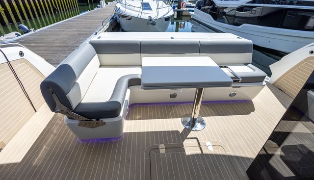 GN440FLY-016 yacht for sale 18