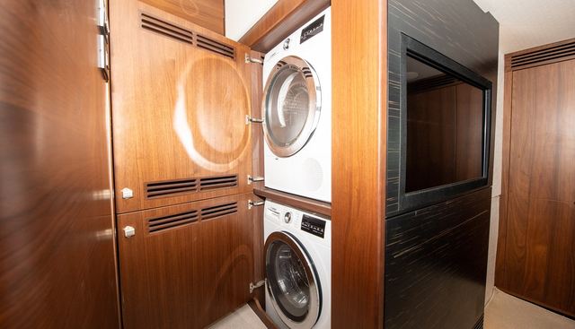 CHAMELEON II yacht for sale 19