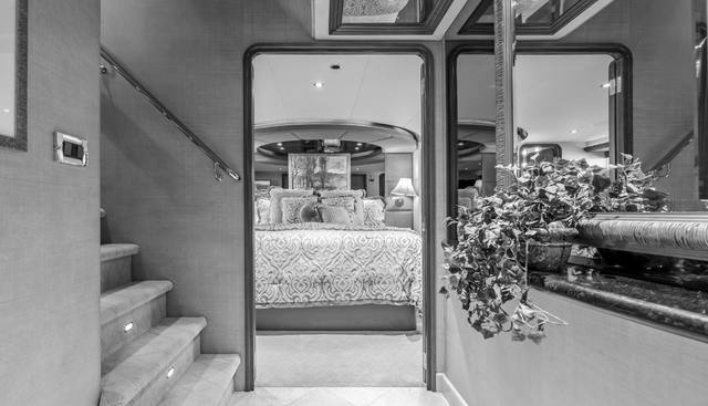 SNOWBORED yacht for sale 19
