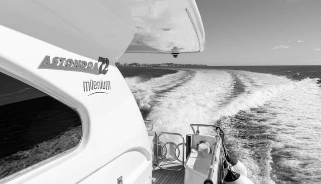 72 MILENIUM yacht for sale 19
