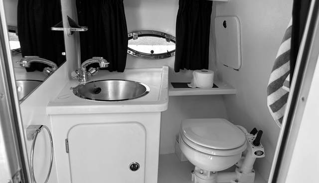 Locomotion yacht for sale 19
