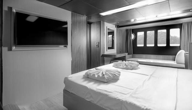 PURA VIDA yacht for sale 35