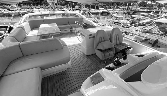 F55 yacht for sale 10