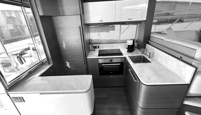 F55 yacht for sale 20