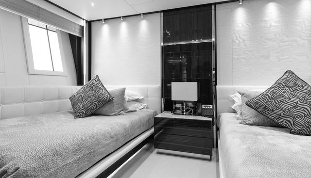 DOMANI yacht for sale 35