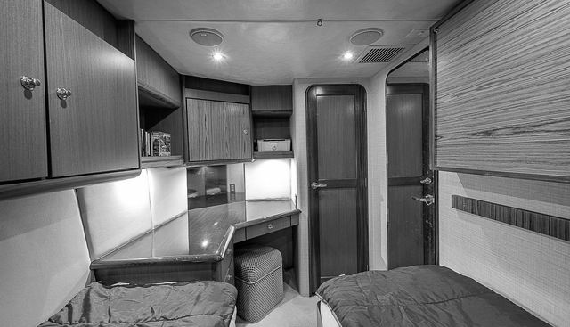 noname yacht for sale 37