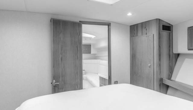 Commodore Two yacht for sale 59