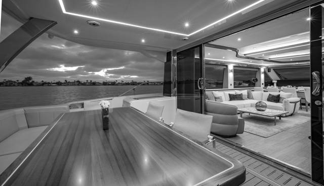 AQUILA 70 yacht for sale 32
