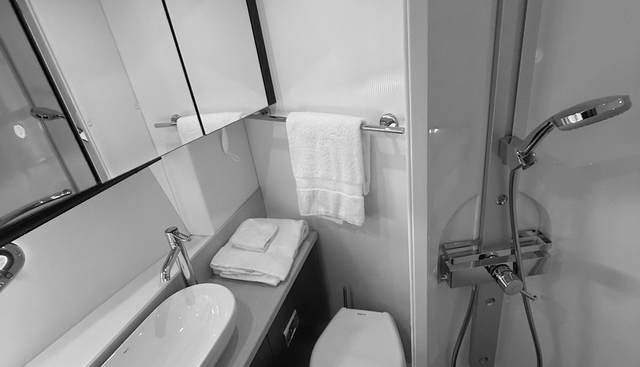 FAMIGLIA yacht for sale 23