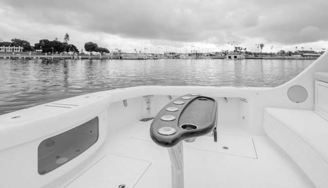 Commodore Two yacht for sale 40