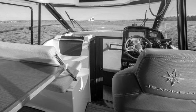 Jeanneau Weekender Offshore yacht for sale 15