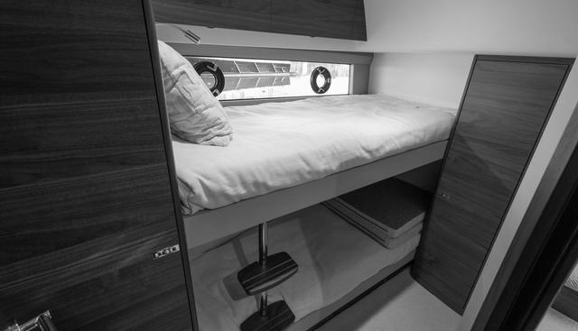 F50201 yacht for sale 48