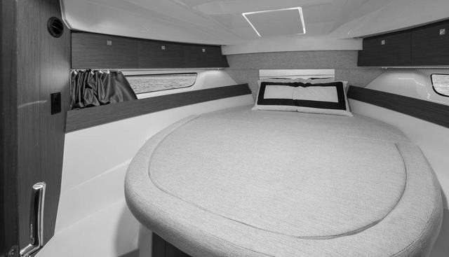 Jeanneau Weekender Offshore yacht for sale 19