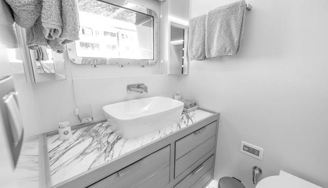 EVELYN P yacht for sale 40