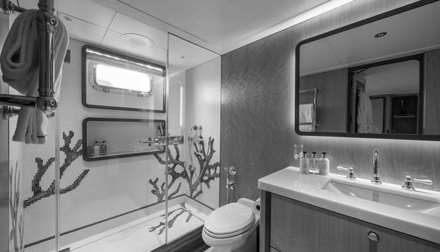 SYNTHESIS 66 yacht for sale 24