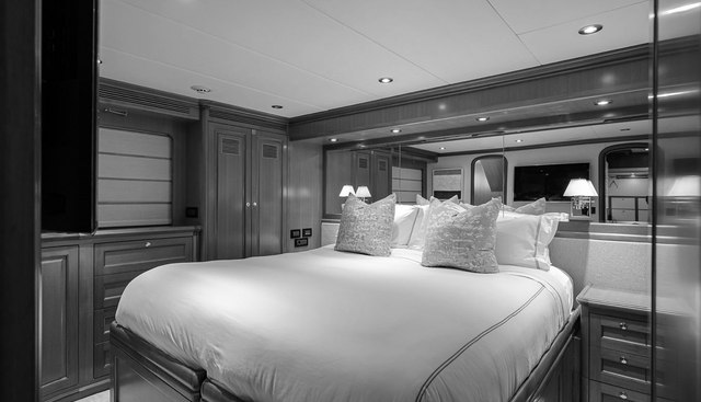 SOLACE yacht for sale 20