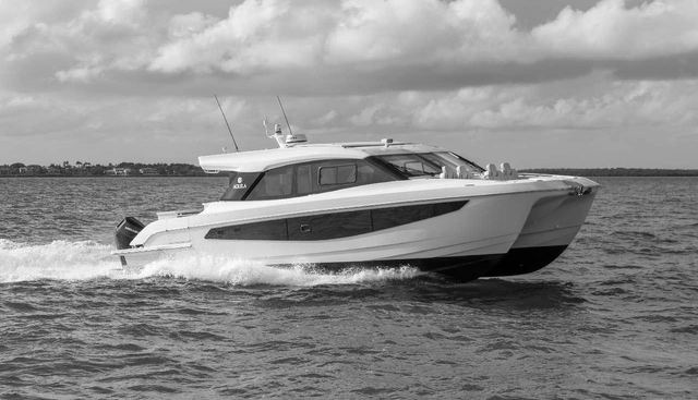Aquila 42 Coupe yacht for sale 8