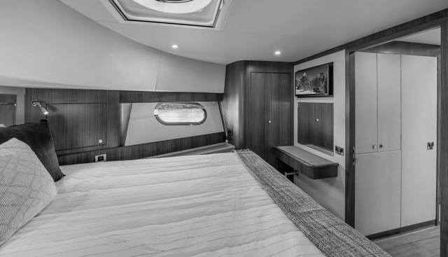 54 DAYBRIDGE yacht for sale 30