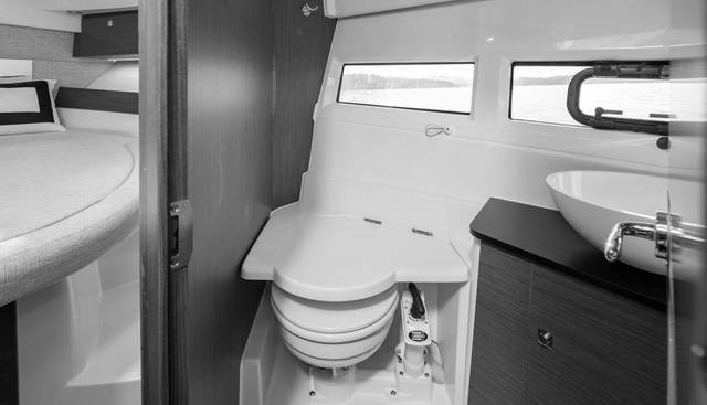 Jeanneau Weekender Offshore yacht for sale 23